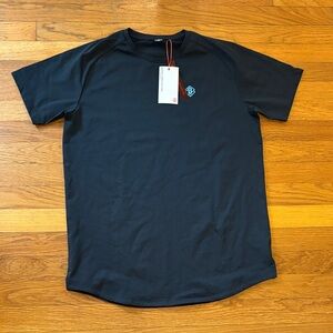 Men’s Medium Baseball Lifestyle Diamond Tech Tee. Black with light blue.